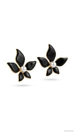 El Regalo 1Pair Stainless Steel Flower Pearl Earrings for Girls & Women | Gold Plated Retro Vintage Floral Enamel Stud Earrings | Anti-Tarnish Hypoallergenic Earrings | Cute & Elegant Studs (Black)