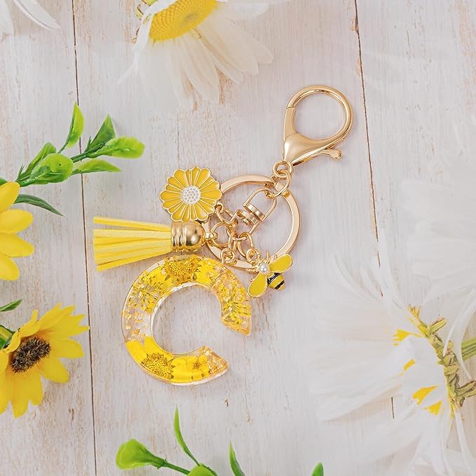 El Regalo Personalized Name Initials Natural Flowers & Bee Charm Keychain - Custom Letter Keyring with Daisy Flower & Honey Bee Pendant, Purse, Bag, Backpack Accessory (Letter C)