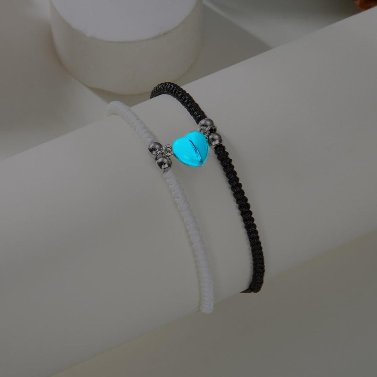 El Regalo 2PCs Luminous Hearts Love Couple Best Friend Hand Woven Adjustable Bracelets Set- BFF Glow in Dark Jewelry (No Tapping) (Black & White)