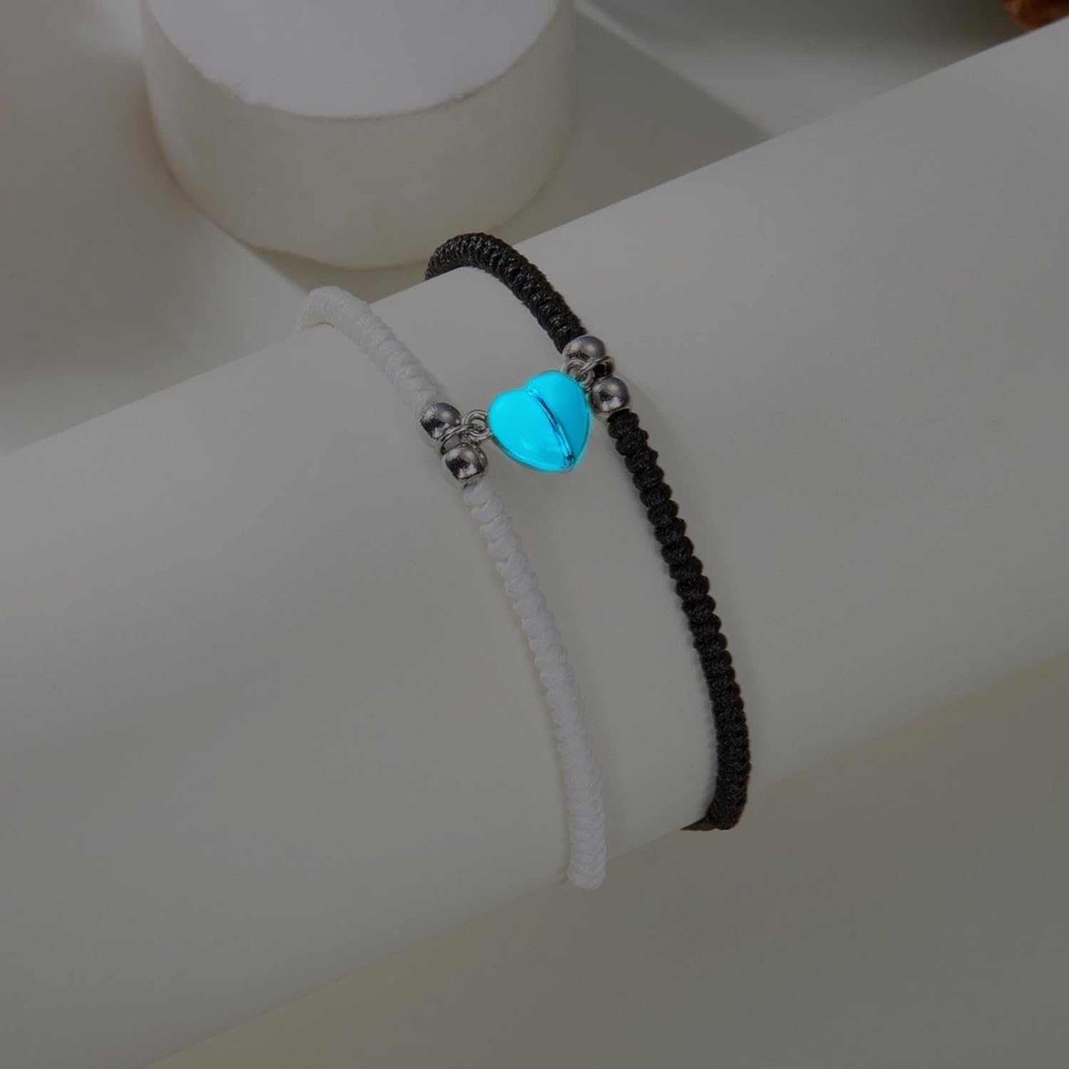 El Regalo 2PCs Luminous Hearts Love Couple Best Friend Hand Woven Adjustable Bracelets Set- BFF Glow in Dark Jewelry (No Tapping) (Black & White)