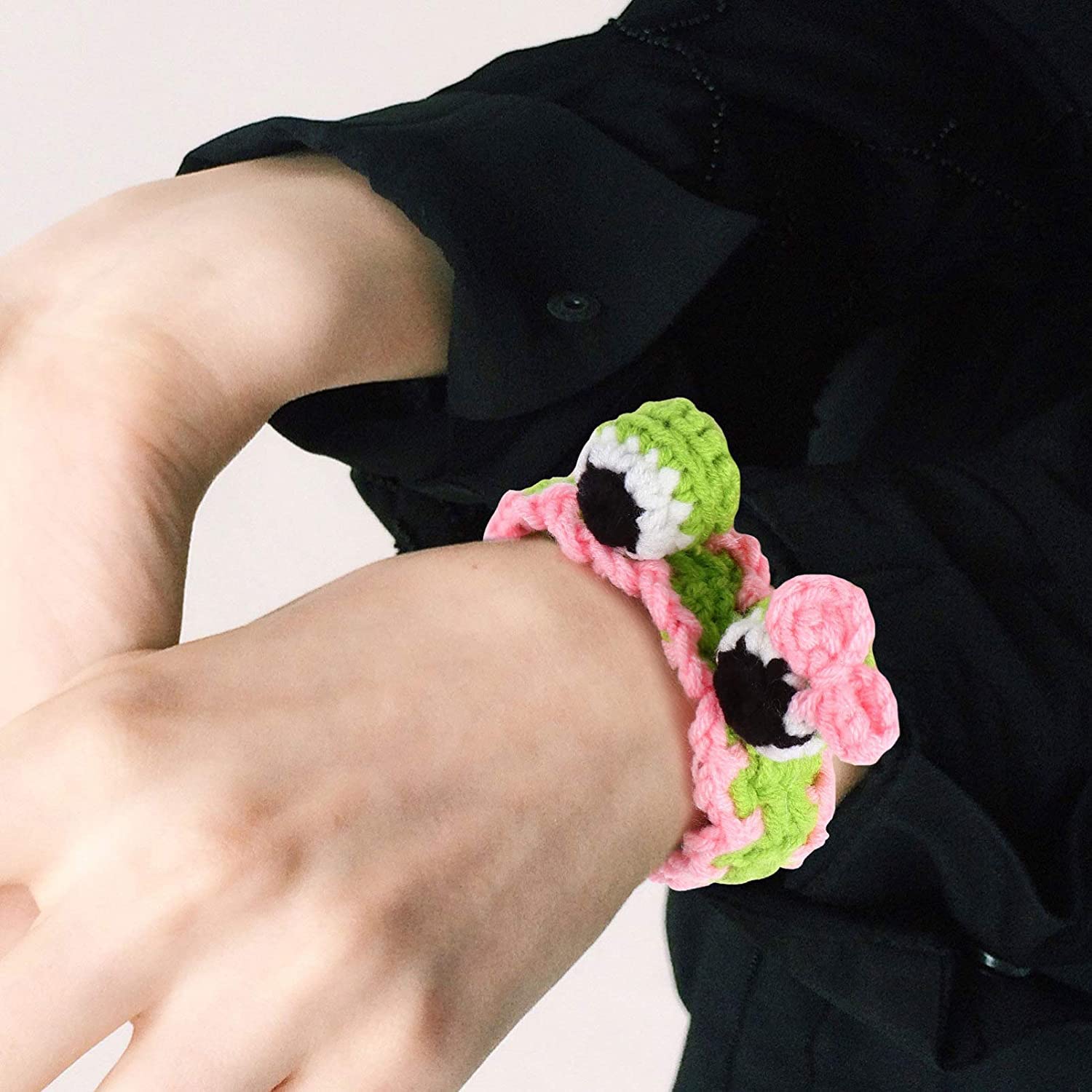 El Regalo 1PC Cute Hand Knitted Unisex Bracelets for Kids/Teens- Unique Adjustable, Soft, Knitted Crochet Bracelets for Babies/Toddlers/Kids/Teens (Googly Eyes Band)