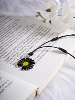 El Regalo Cute Daisy Flower Adjustable Black Cord Necklace for Girls & Women - Simple Yet Classy, Timeless Design Fashion Accessory