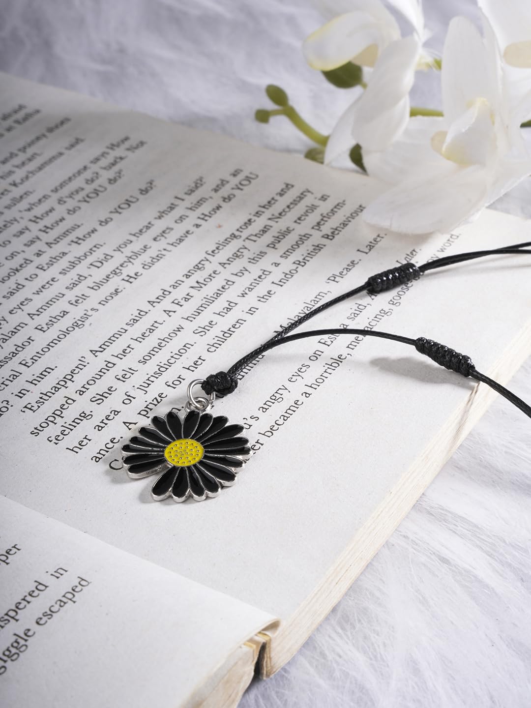 El Regalo Cute Daisy Flower Adjustable Black Cord Necklace for Girls & Women - Simple Yet Classy, Timeless Design Fashion Accessory