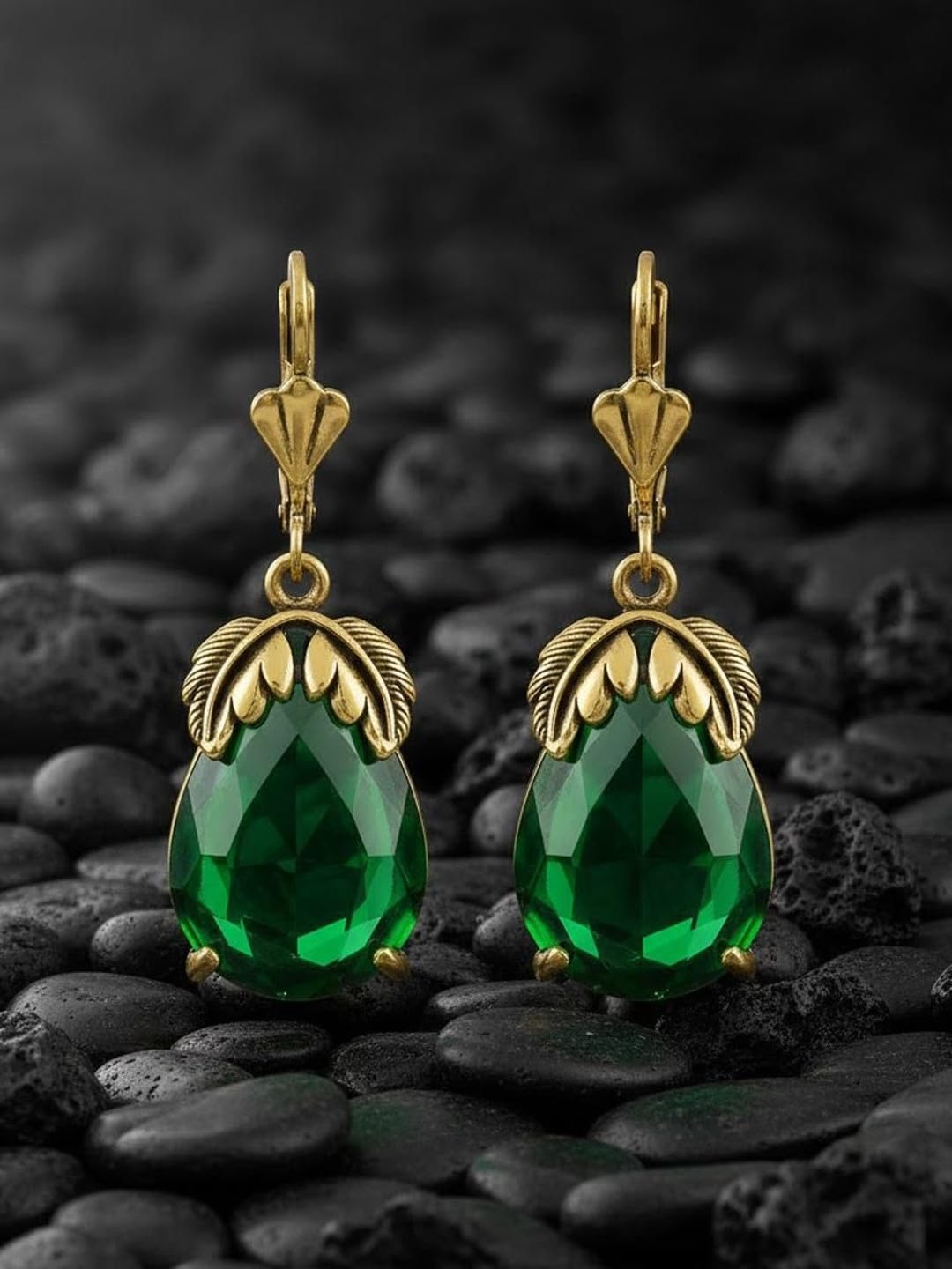 El Regalo Vintage Emerald Green Drop Earrings for Women - Antique Gold Tone Leaf Design Teardrop Dangle Earrings - Retro Victorian Style Statement Jewelry for Weddings, Parties & Gifting