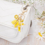 El Regalo Personalized Name Initials Natural Flowers & Bee Charm Keychain - Custom Letter Keyring with Daisy Flower & Honey Bee Pendant, Purse, Bag, Backpack Accessory (Letter K)