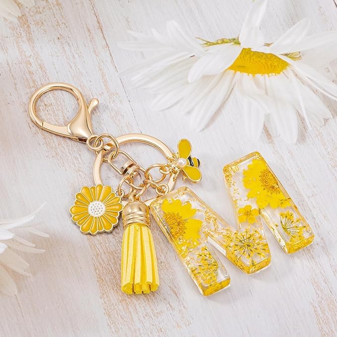 El Regalo Personalized Name Initials Natural Flowers & Bee Charm Keychain - Custom Letter Keyring with Daisy Flower & Honey Bee Pendant, Purse, Bag, Backpack Accessory (Letter M)