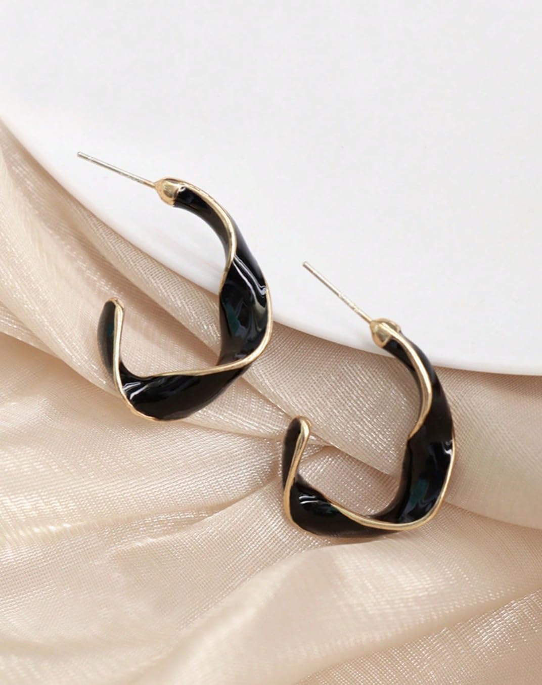 EL Regalo 1 Pair Wave Minimalist Gold Details Studs Hoop Earrings: Statement Loop Earrings for Girls & Women (Black)