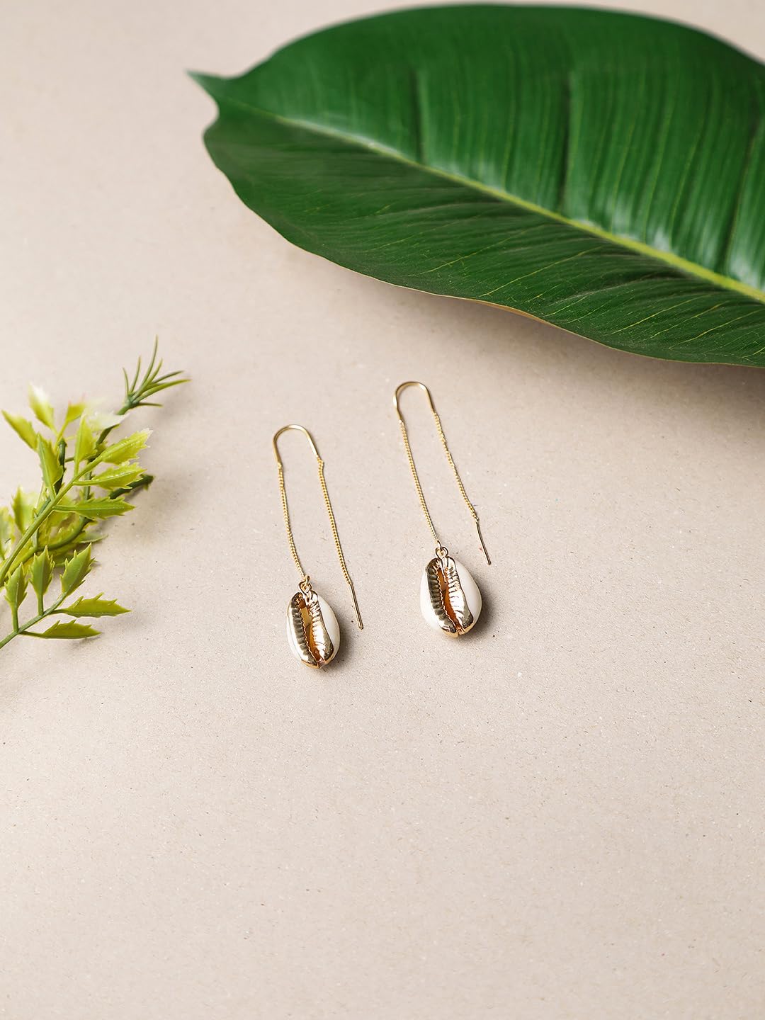 El Regalo Bohamian Cowrie Shell Earrings- Electroplated Retro Shell Charms Earrings for Girls & Women (Cowrie Shell Threader Earrings)