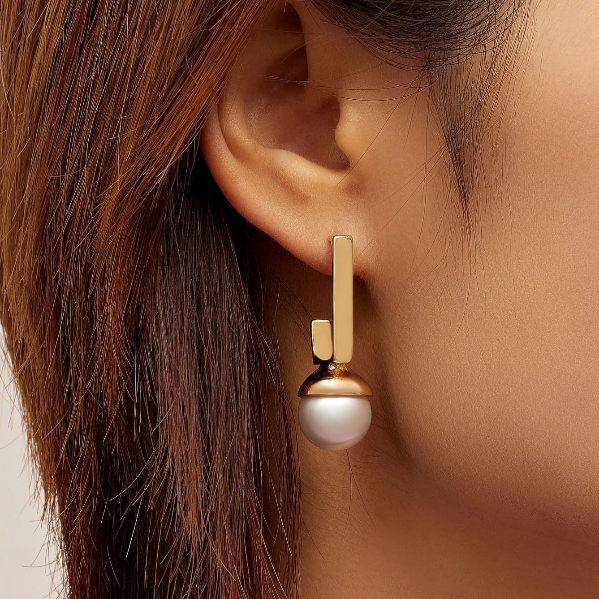 El Regalo Vintage Style Geometric Gold Plated Pearl Half Hoop Stud Earrings- Geometric Inlaid Pearl Hoop Stud U-shaped Luxury Designer Earrings for Women Girls
