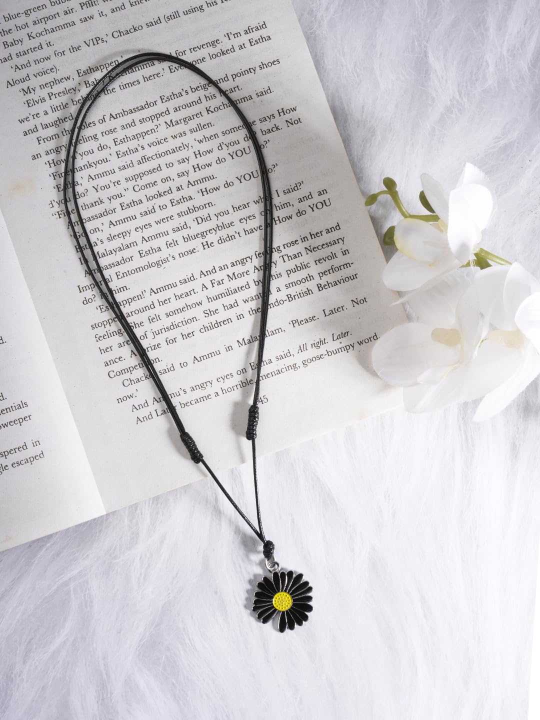 El Regalo Cute Daisy Flower Adjustable Black Cord Necklace for Girls & Women - Simple Yet Classy, Timeless Design Fashion Accessory