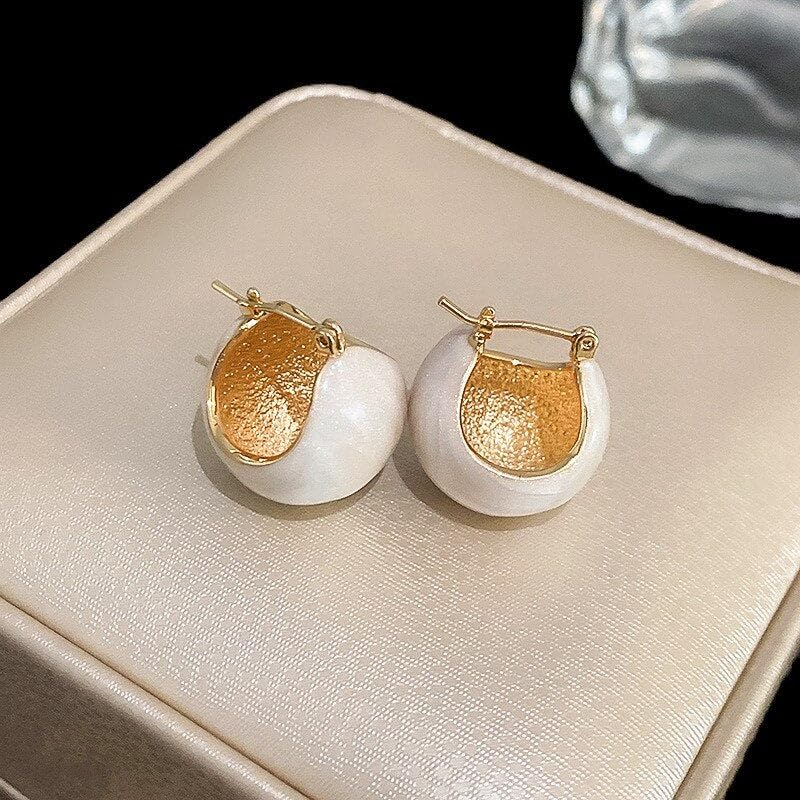 El Regalo Chunky 18K Gold Plated Enamel Hoop Earrings for Women & Girls | Elegant Bold Teardrop Huggie Hoops | Fancy Western Statement Jewellery | Glossy Curved Design for Casual Wear, Office & Party (Vanilla White)