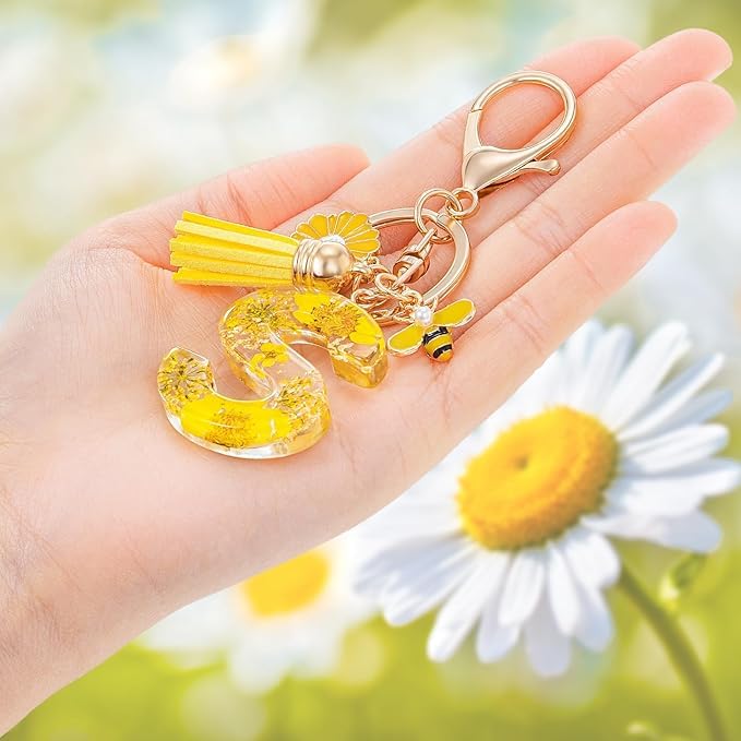 El Regalo Personalized Name Initials Natural Flowers & Bee Charm Keychain - Custom Letter Keyring with Daisy Flower & Honey Bee Pendant, Purse, Bag, Backpack Accessory (Letter S)
