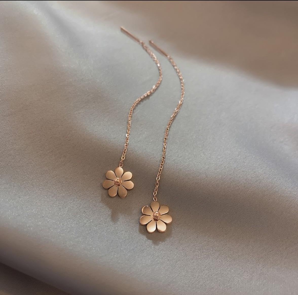 El Regalo Stainless Steel Ati Tarnish- NO RUST Earrings- Rose Gold Plated Stainless Steel Cute Stud Earrings for Women/Girls (Flower Threader Earrings)