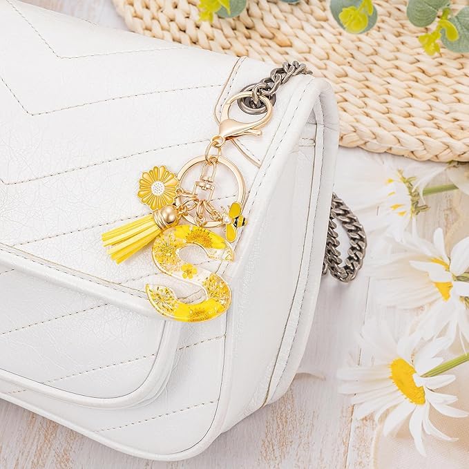 El Regalo Personalized Name Initials Natural Flowers & Bee Charm Keychain - Custom Letter Keyring with Daisy Flower & Honey Bee Pendant, Purse, Bag, Backpack Accessory (Letter S)