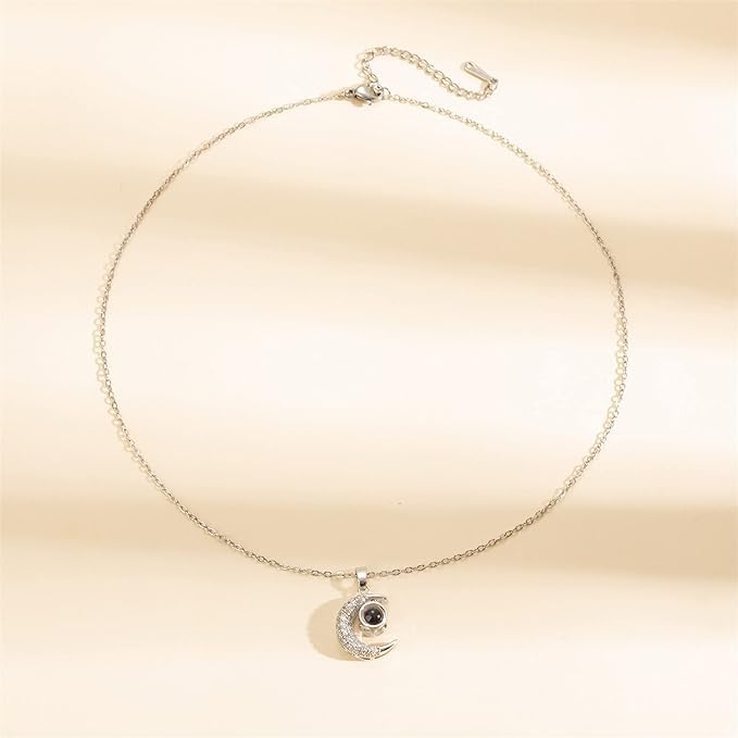 El Regalo Crescent Moon Projection Necklace for Girls & Women- I Love You Necklace 100 Languages for Women Girls Crescent Moon Necklace Romantic Jewelry Gift (Silver)