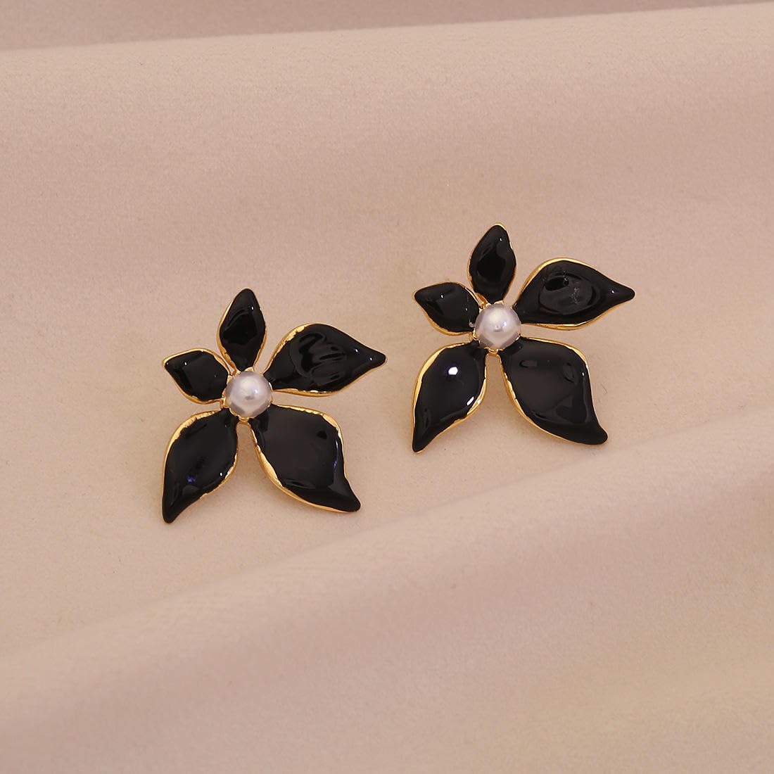 El Regalo 1Pair Stainless Steel Flower Pearl Earrings for Girls & Women | Gold Plated Retro Vintage Floral Enamel Stud Earrings | Anti-Tarnish Hypoallergenic Earrings | Cute & Elegant Studs (Black)