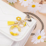 El Regalo Personalized Name Initials Natural Flowers & Bee Charm Keychain - Custom Letter Keyring with Daisy Flower & Honey Bee Pendant, Purse, Bag, Backpack Accessory (Letter C)