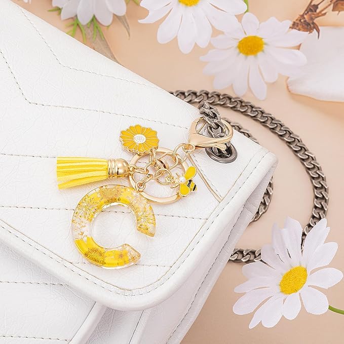 El Regalo Personalized Name Initials Natural Flowers & Bee Charm Keychain - Custom Letter Keyring with Daisy Flower & Honey Bee Pendant, Purse, Bag, Backpack Accessory (Letter C)