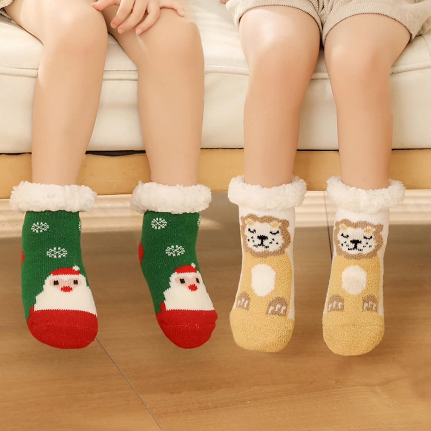 El Regalo 1 Pair Thermal Fluffy Socks for Kids- Girls/Boys - Soft Warm Fleece Lining Knitting Non-Slip Winter Slipper Socks - Christmas Santa, Heart & Giraffe (Green Christmas Socks, 3-6 Years)