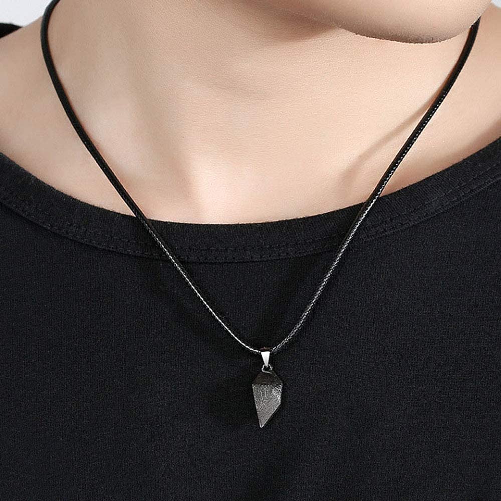 El Regalo 2 Pcs Heart Couples Magnetic Necklace for Couples/Besties/Friends - Black White Matching Pendant Friendship Distance Magnetic Love Heart Jewelry for Boyfriend Girlfriend Valentines Gifts
