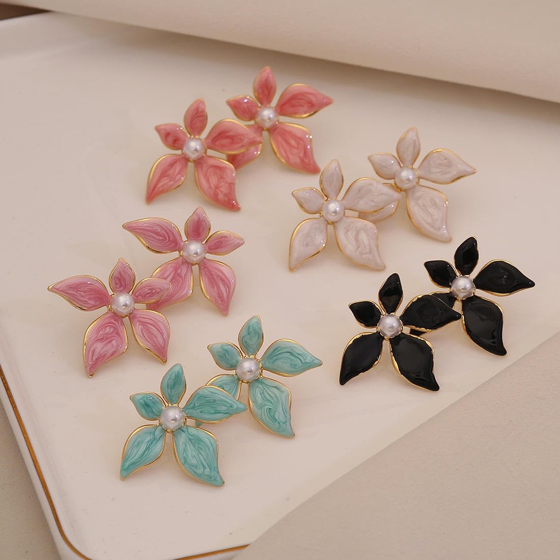 El Regalo 1Pair Stainless Steel Flower Pearl Earrings for Girls & Women | Gold Plated Retro Vintage Floral Enamel Stud Earrings | Anti-Tarnish Hypoallergenic Earrings | Cute & Elegant Studs (Black)