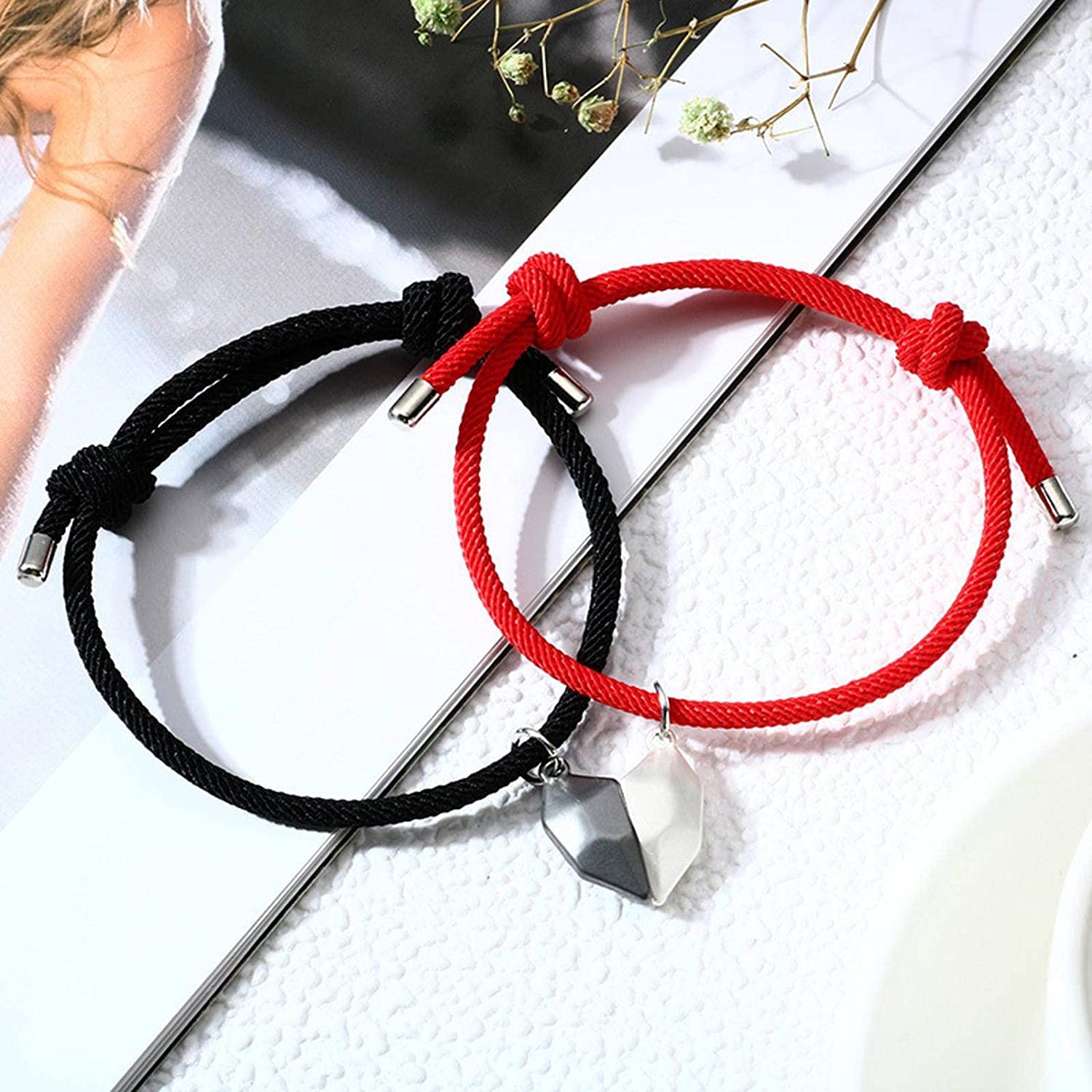 El Regalo Unisex 2 Pcs Heart Couples Magnetic Bracelet for Couples/Besties/Friends - Red & Black Matching Bracelets Friendship Distance Magnetic Love Heart Jewelry