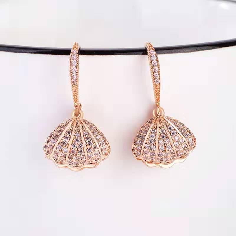 El Regalo Pearl Shell-Shaped Earrings - Fashionable Cute Inlaid Cubic Zirconia Pearls Shell Hook Earrings for Girls & Women, Elegant Sea-Inspired Design