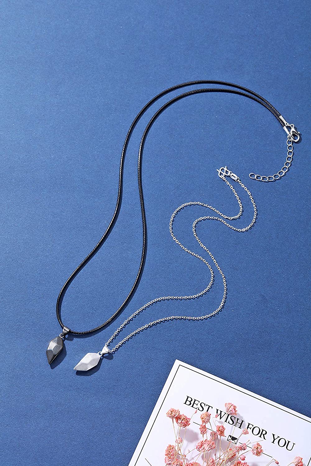El Regalo 2 Pcs Heart Couples Magnetic Necklace for Couples/Besties/Friends - Black White Matching Pendant Friendship Distance Magnetic Love Heart Jewelry for Boyfriend Girlfriend Valentines Gifts